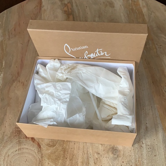 CHRISTIAN LOUBOUTIN shoe box w/silk paper - Picture 5 of 5